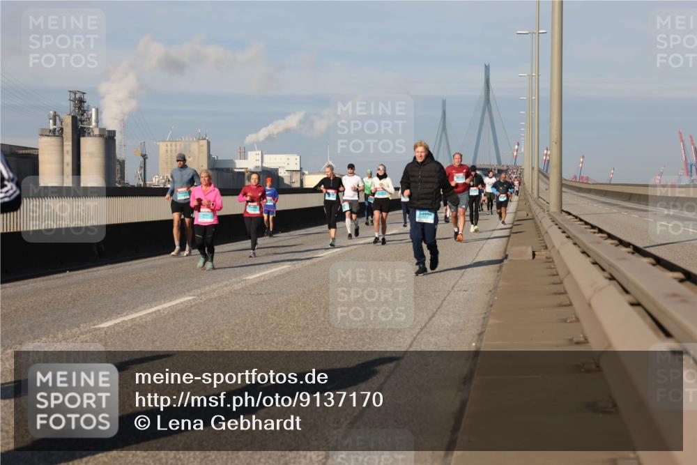03.10.2025 - Köhlbrandbrückenlauf Lena Gebhardt http://msf.ph/oto/9137170 03.10.2025 09:55:00 Position 2  meine-sportfotos.de
