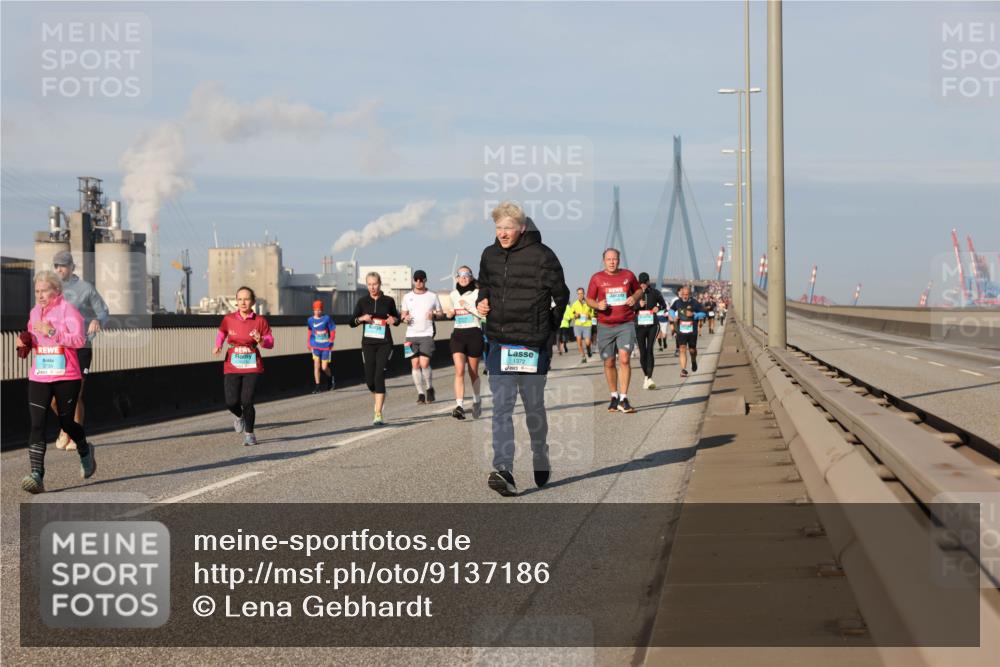 03.10.2025 - Köhlbrandbrückenlauf Lena Gebhardt http://msf.ph/oto/9137186 03.10.2025 09:55:02 Position 2  meine-sportfotos.de
