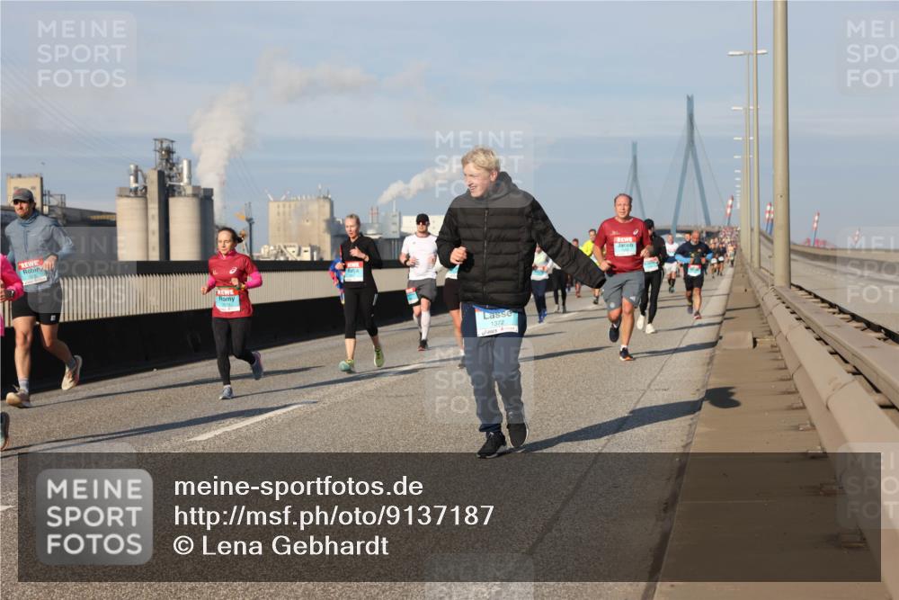 03.10.2025 - Köhlbrandbrückenlauf Lena Gebhardt http://msf.ph/oto/9137187 03.10.2025 09:55:03 Position 2 1372 meine-sportfotos.de