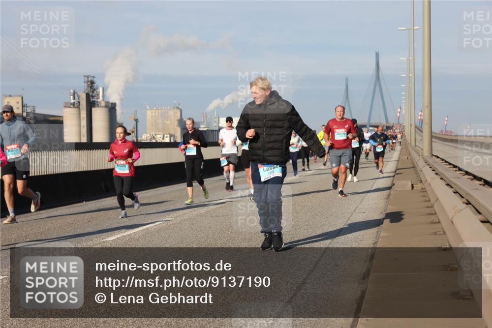 03.10.2025 - Köhlbrandbrückenlauf Lena Gebhardt http://msf.ph/oto/9137190 03.10.2025 09:55:03 Position 2 1372 meine-sportfotos.de
