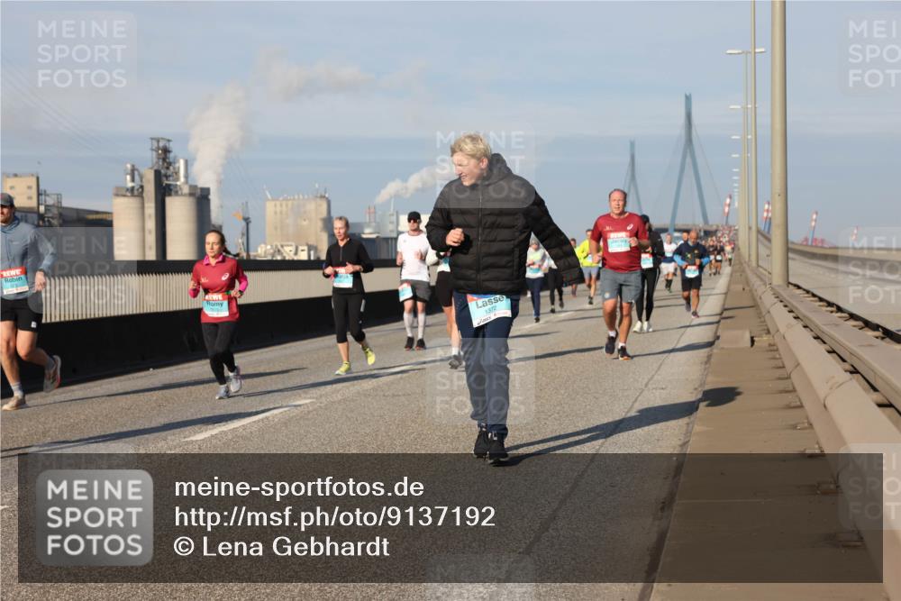 03.10.2025 - Köhlbrandbrückenlauf Lena Gebhardt http://msf.ph/oto/9137192 03.10.2025 09:55:04 Position 2 1372 meine-sportfotos.de