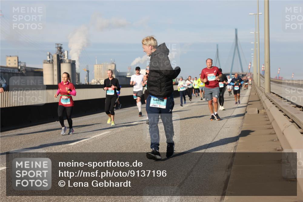 03.10.2025 - Köhlbrandbrückenlauf Lena Gebhardt http://msf.ph/oto/9137196 03.10.2025 09:55:04 Position 2 1372 meine-sportfotos.de