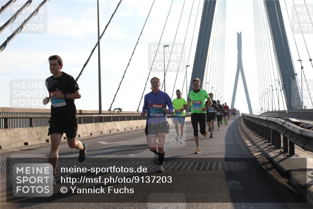 03.10.2025 - Köhlbrandbrückenlauf Yannick Fuchs http://msf.ph/oto/9137203 03.10.2025 08:21:08 Position 2 2722, 3704 meine-sportfotos.de