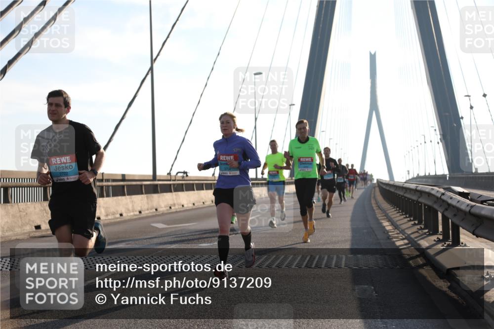 03.10.2025 - Köhlbrandbrückenlauf Yannick Fuchs http://msf.ph/oto/9137209 03.10.2025 08:21:08 Position 2 2722, 3704 meine-sportfotos.de