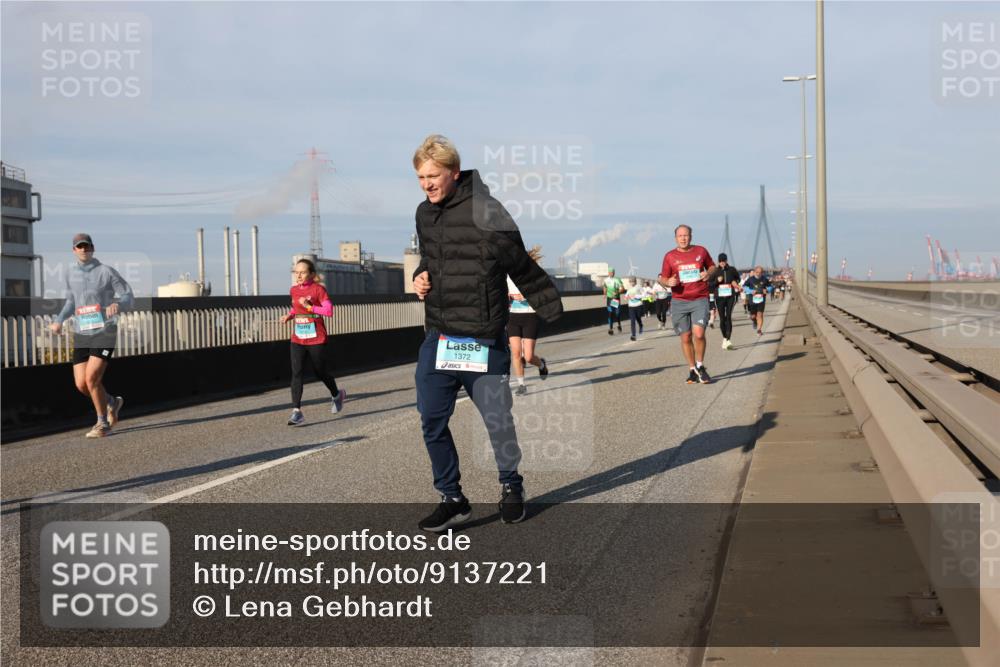 03.10.2025 - Köhlbrandbrückenlauf Lena Gebhardt http://msf.ph/oto/9137221 03.10.2025 09:55:05 Position 2 1372 meine-sportfotos.de