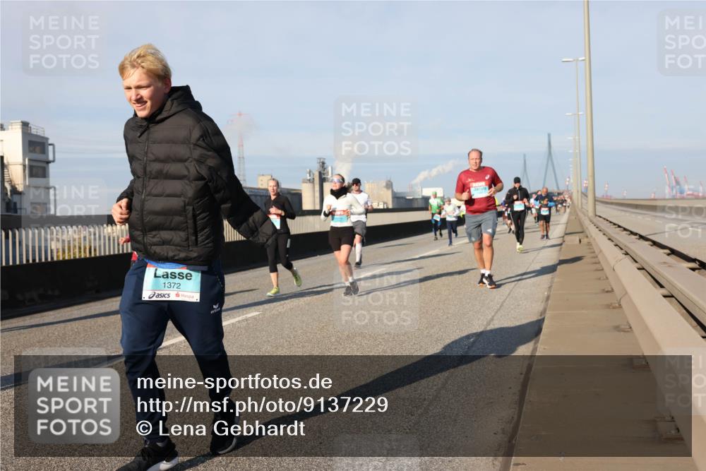 03.10.2025 - Köhlbrandbrückenlauf Lena Gebhardt http://msf.ph/oto/9137229 03.10.2025 09:55:06 Position 2 1372 meine-sportfotos.de