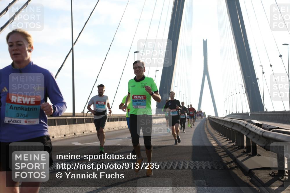 03.10.2025 - Köhlbrandbrückenlauf Yannick Fuchs http://msf.ph/oto/9137235 03.10.2025 08:21:09 Position 2 50, 3704, 3262 meine-sportfotos.de