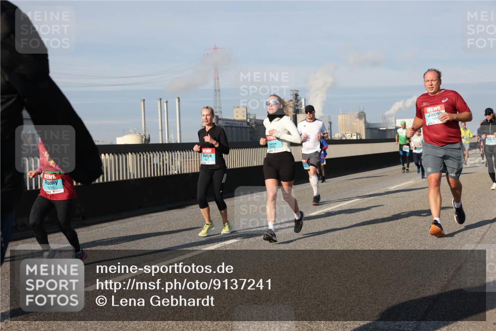 03.10.2025 - Köhlbrandbrückenlauf Lena Gebhardt http://msf.ph/oto/9137241 03.10.2025 09:55:07 Position 2 1515, 1627 meine-sportfotos.de