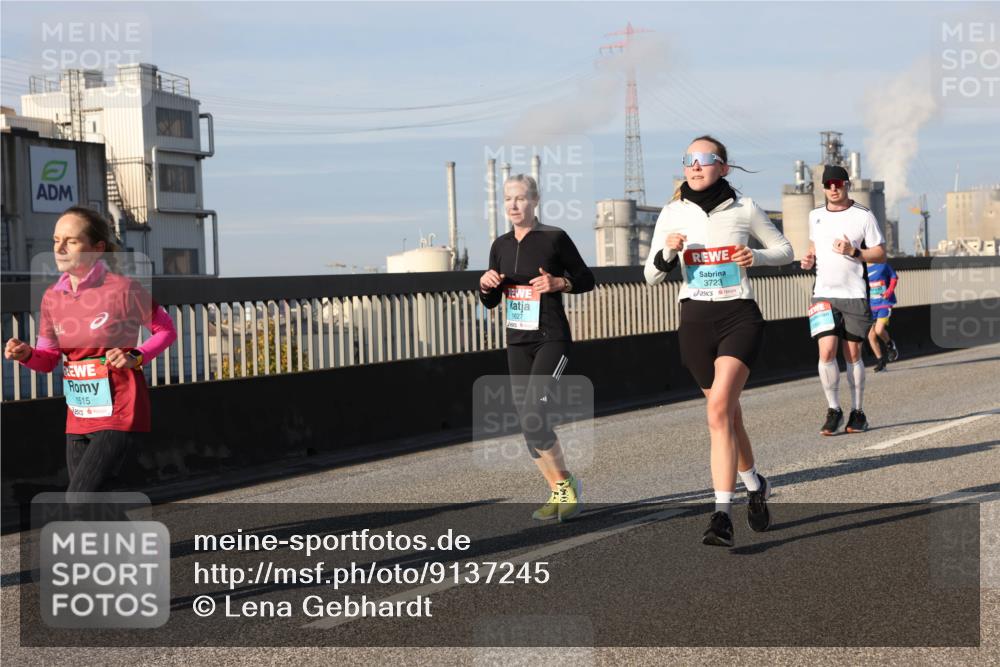 03.10.2025 - Köhlbrandbrückenlauf Lena Gebhardt http://msf.ph/oto/9137245 03.10.2025 09:55:07 Position 2 1515, 1627, 3723 meine-sportfotos.de