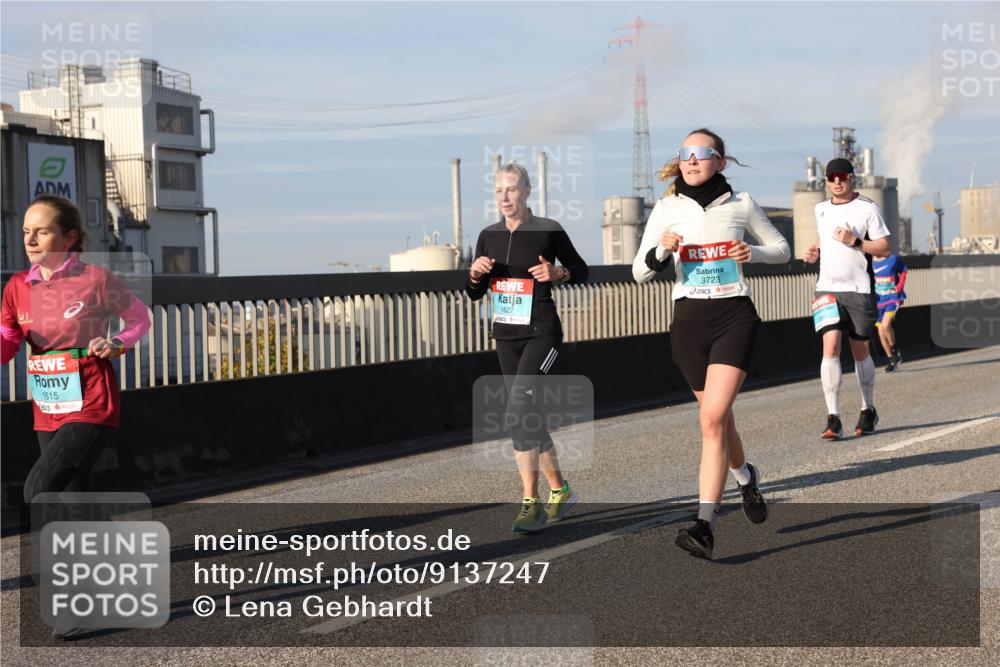03.10.2025 - Köhlbrandbrückenlauf Lena Gebhardt http://msf.ph/oto/9137247 03.10.2025 09:55:07 Position 2 1515, 1627, 3723 meine-sportfotos.de