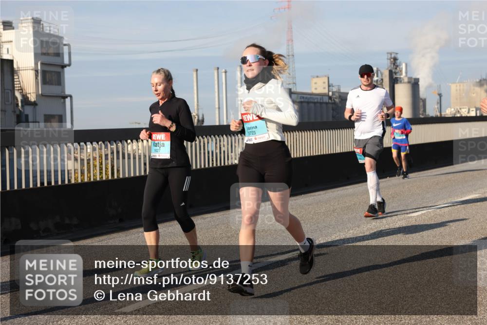 03.10.2025 - Köhlbrandbrückenlauf Lena Gebhardt http://msf.ph/oto/9137253 03.10.2025 09:55:07 Position 2 1627, 3723 meine-sportfotos.de