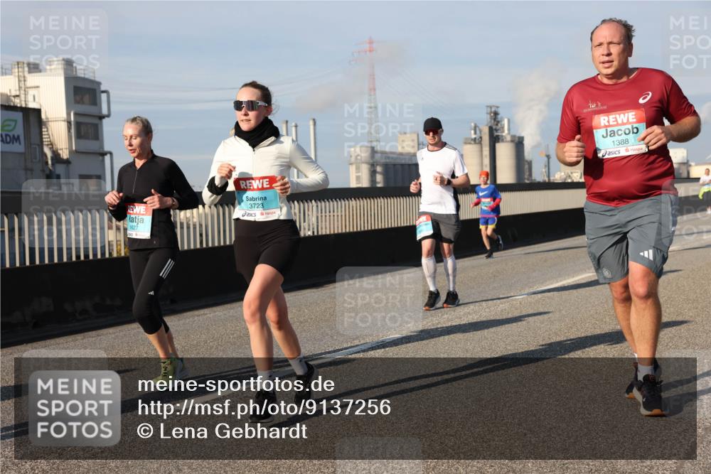 03.10.2025 - Köhlbrandbrückenlauf Lena Gebhardt http://msf.ph/oto/9137256 03.10.2025 09:55:08 Position 2 1627, 3723, 1388 meine-sportfotos.de
