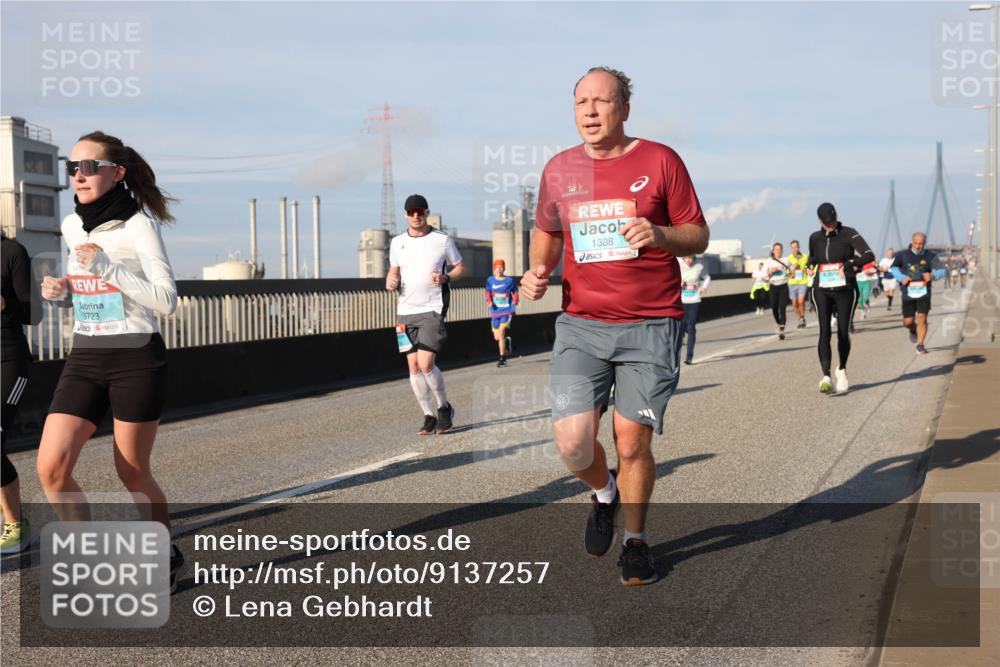 03.10.2025 - Köhlbrandbrückenlauf Lena Gebhardt http://msf.ph/oto/9137257 03.10.2025 09:55:08 Position 2 3723, 1388 meine-sportfotos.de