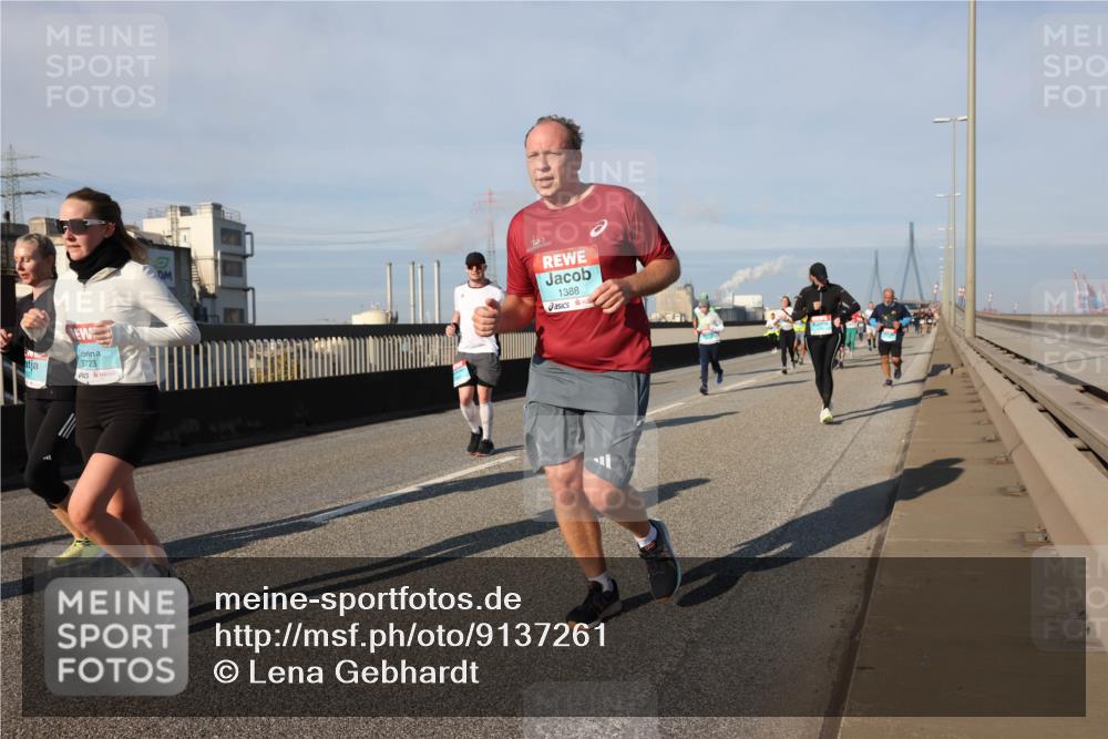 03.10.2025 - Köhlbrandbrückenlauf Lena Gebhardt http://msf.ph/oto/9137261 03.10.2025 09:55:08 Position 2 3723, 1388 meine-sportfotos.de