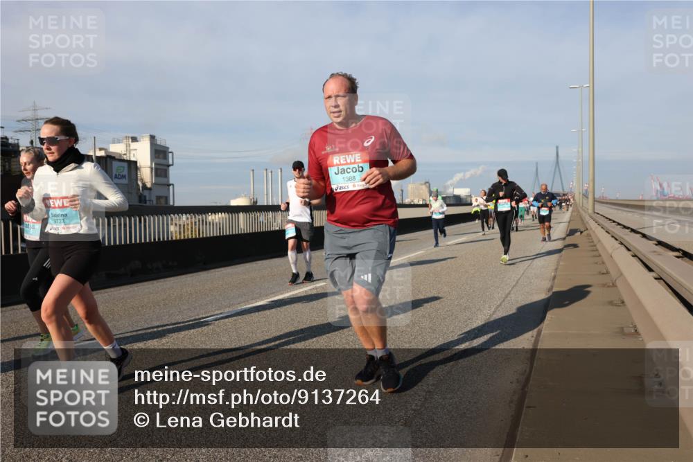 03.10.2025 - Köhlbrandbrückenlauf Lena Gebhardt http://msf.ph/oto/9137264 03.10.2025 09:55:08 Position 2 3723, 1388 meine-sportfotos.de