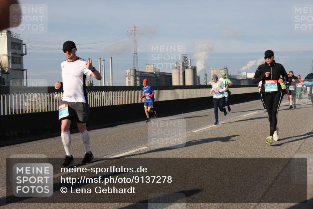 03.10.2025 - Köhlbrandbrückenlauf Lena Gebhardt http://msf.ph/oto/9137278 03.10.2025 09:55:09 Position 2  meine-sportfotos.de