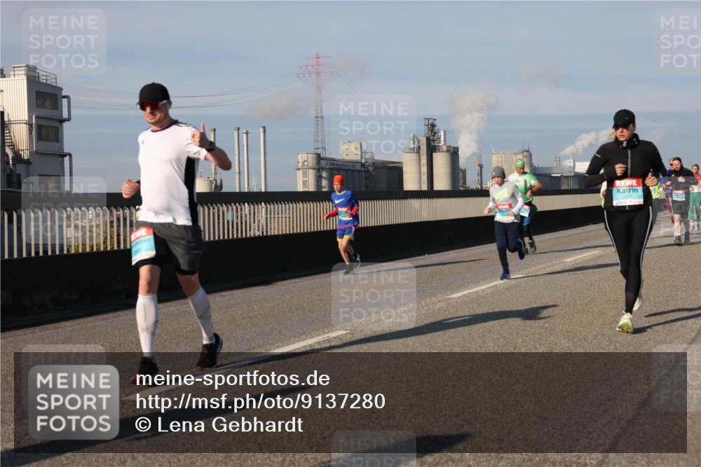 03.10.2025 - Köhlbrandbrückenlauf Lena Gebhardt http://msf.ph/oto/9137280 03.10.2025 09:55:09 Position 2  meine-sportfotos.de