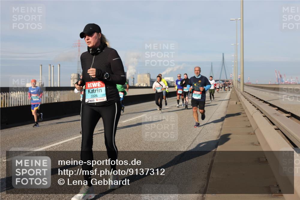 03.10.2025 - Köhlbrandbrückenlauf Lena Gebhardt http://msf.ph/oto/9137312 03.10.2025 09:55:11 Position 2 3326 meine-sportfotos.de