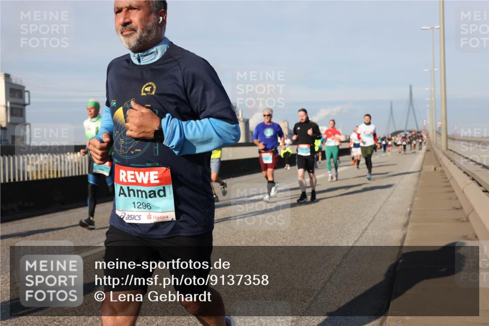 03.10.2025 - Köhlbrandbrückenlauf Lena Gebhardt http://msf.ph/oto/9137358 03.10.2025 09:55:13 Position 2 2824, 1296 meine-sportfotos.de