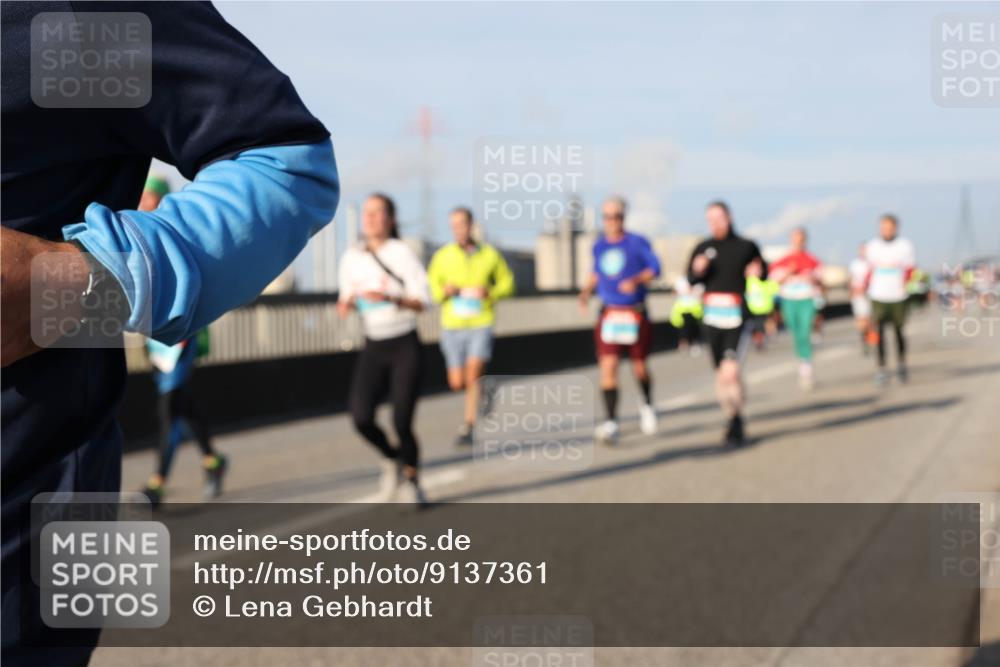 03.10.2025 - Köhlbrandbrückenlauf Lena Gebhardt http://msf.ph/oto/9137361 03.10.2025 09:55:14 Position 2  meine-sportfotos.de