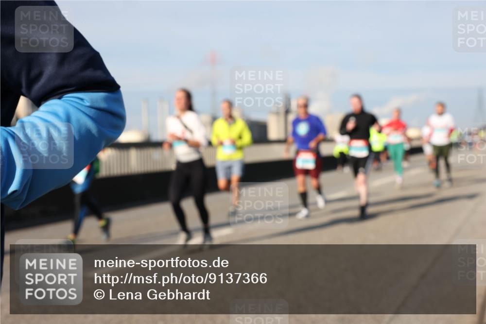03.10.2025 - Köhlbrandbrückenlauf Lena Gebhardt http://msf.ph/oto/9137366 03.10.2025 09:55:14 Position 2  meine-sportfotos.de