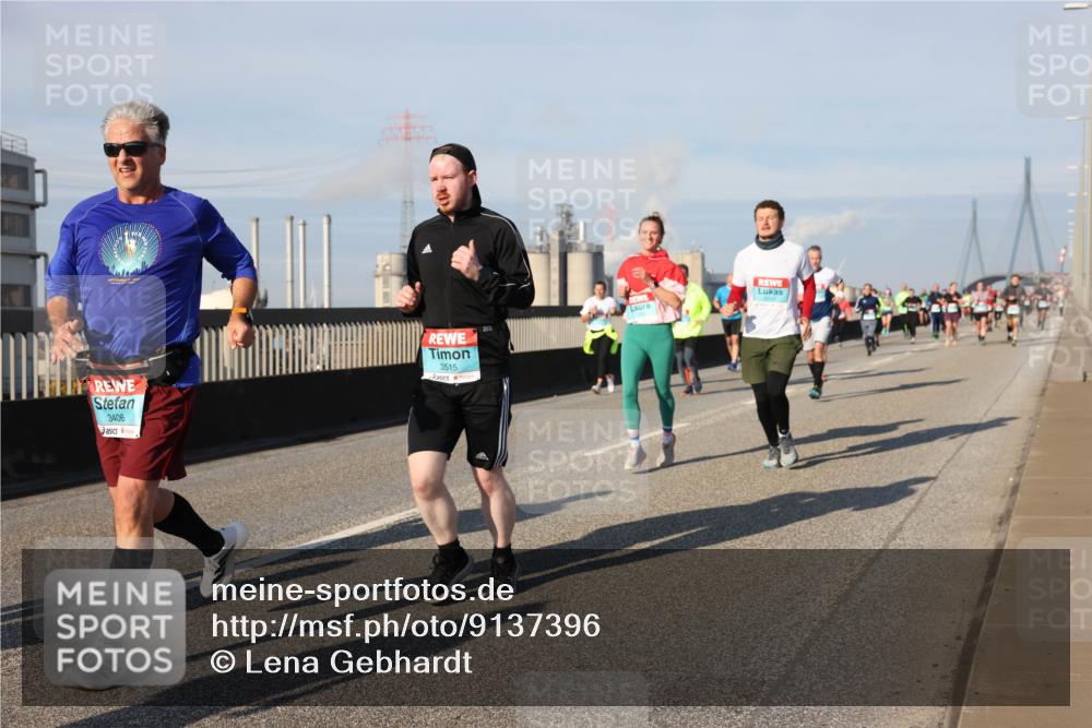 03.10.2025 - Köhlbrandbrückenlauf Lena Gebhardt http://msf.ph/oto/9137396 03.10.2025 09:55:15 Position 2 3406, 3515 meine-sportfotos.de