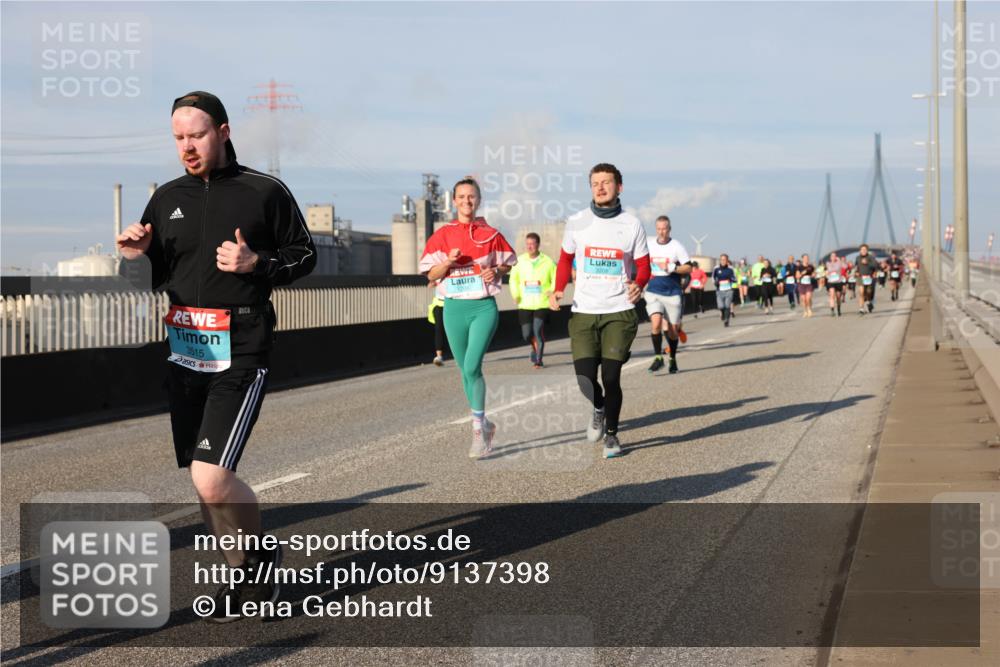 03.10.2025 - Köhlbrandbrückenlauf Lena Gebhardt http://msf.ph/oto/9137398 03.10.2025 09:55:16 Position 2 3515, 2808 meine-sportfotos.de