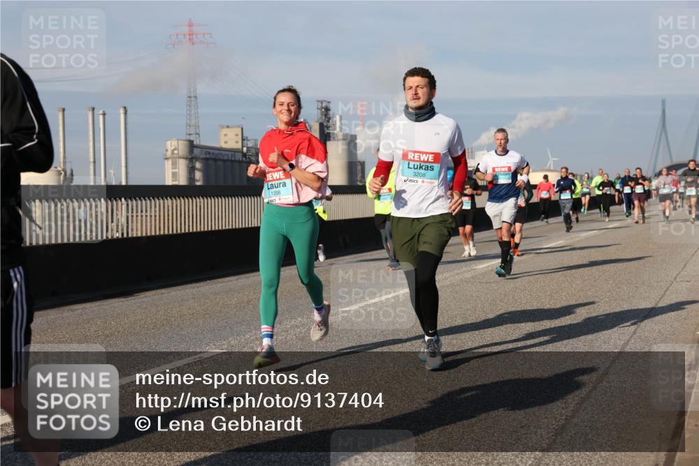 03.10.2025 - Köhlbrandbrückenlauf Lena Gebhardt http://msf.ph/oto/9137404 03.10.2025 09:55:16 Position 2 1206, 3208 meine-sportfotos.de
