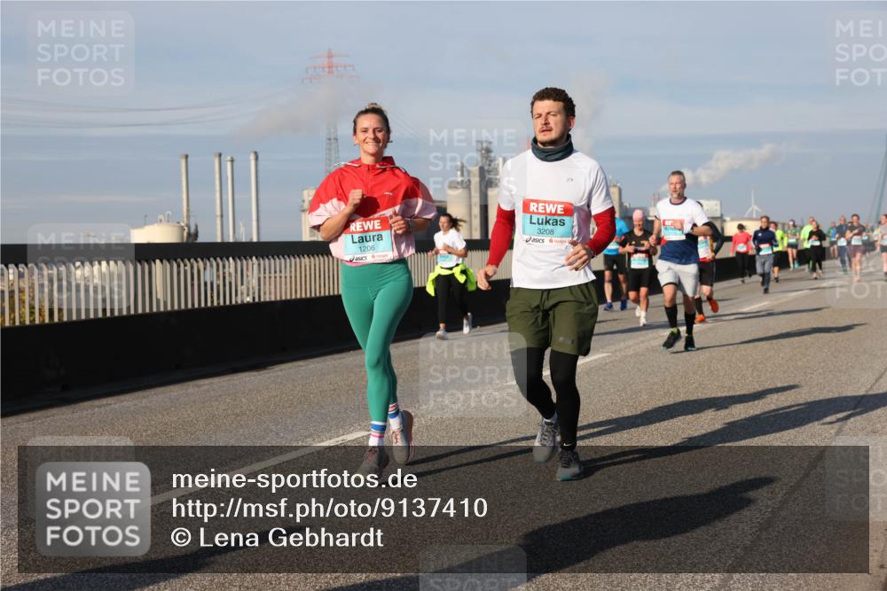 03.10.2025 - Köhlbrandbrückenlauf Lena Gebhardt http://msf.ph/oto/9137410 03.10.2025 09:55:16 Position 2 1206, 3208 meine-sportfotos.de