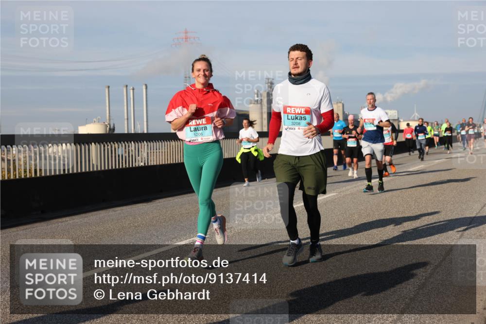 03.10.2025 - Köhlbrandbrückenlauf Lena Gebhardt http://msf.ph/oto/9137414 03.10.2025 09:55:16 Position 2 1206, 3208 meine-sportfotos.de