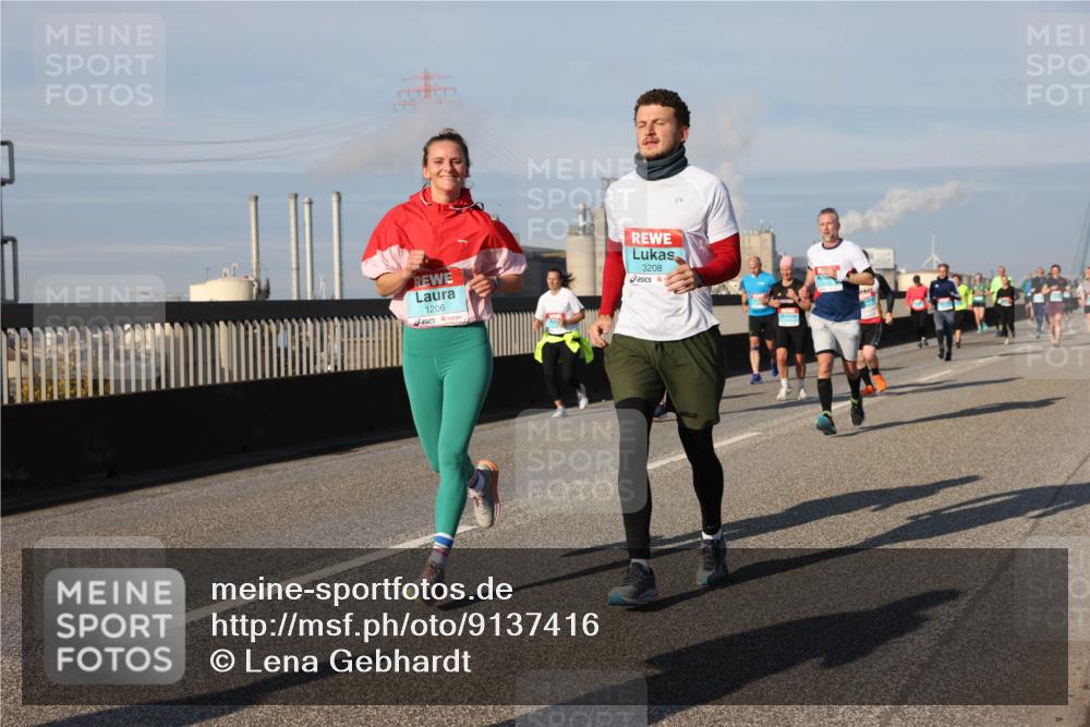 03.10.2025 - Köhlbrandbrückenlauf Lena Gebhardt http://msf.ph/oto/9137416 03.10.2025 09:55:16 Position 2 1206, 3208 meine-sportfotos.de