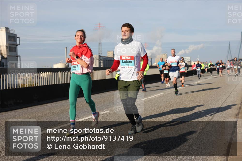 03.10.2025 - Köhlbrandbrückenlauf Lena Gebhardt http://msf.ph/oto/9137419 03.10.2025 09:55:17 Position 2 1206, 3208 meine-sportfotos.de