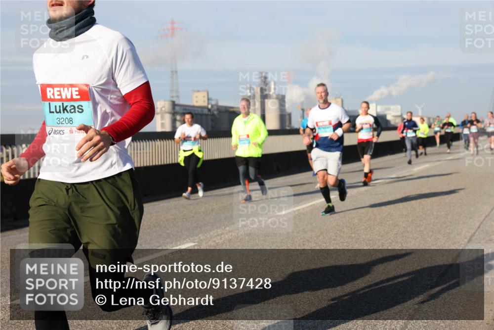 03.10.2025 - Köhlbrandbrückenlauf Lena Gebhardt http://msf.ph/oto/9137428 03.10.2025 09:55:17 Position 2 3208 meine-sportfotos.de