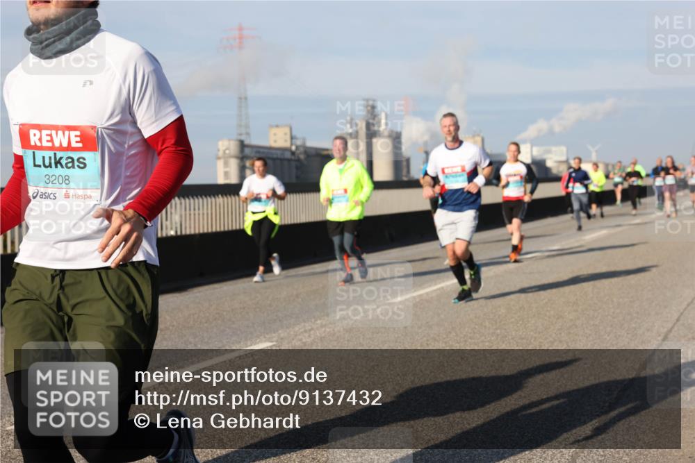 03.10.2025 - Köhlbrandbrückenlauf Lena Gebhardt http://msf.ph/oto/9137432 03.10.2025 09:55:17 Position 2 3208 meine-sportfotos.de