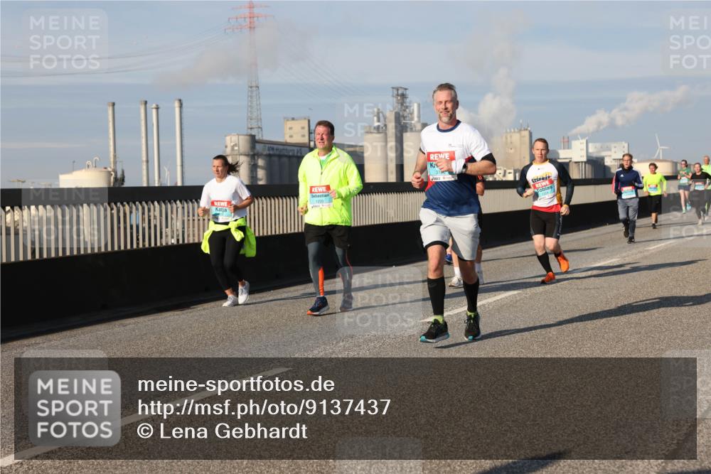 03.10.2025 - Köhlbrandbrückenlauf Lena Gebhardt http://msf.ph/oto/9137437 03.10.2025 09:55:18 Position 2 1220, 31 meine-sportfotos.de