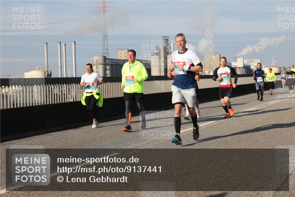 03.10.2025 - Köhlbrandbrückenlauf Lena Gebhardt http://msf.ph/oto/9137441 03.10.2025 09:55:18 Position 2 1, 1220, 3166 meine-sportfotos.de