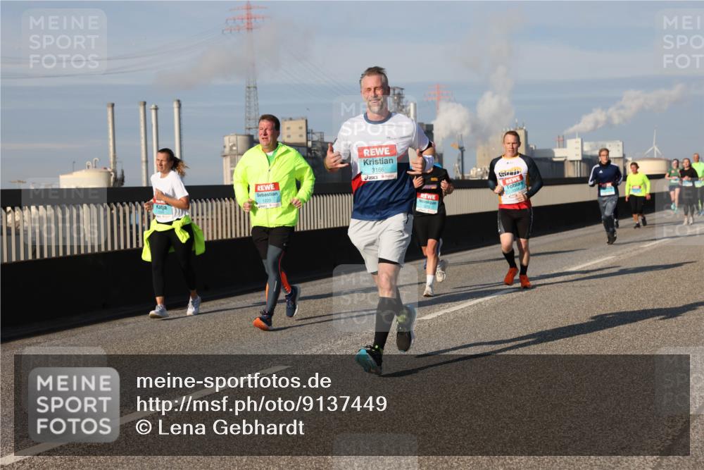 03.10.2025 - Köhlbrandbrückenlauf Lena Gebhardt http://msf.ph/oto/9137449 03.10.2025 09:55:18 Position 2 1220, 3166, 1314 meine-sportfotos.de