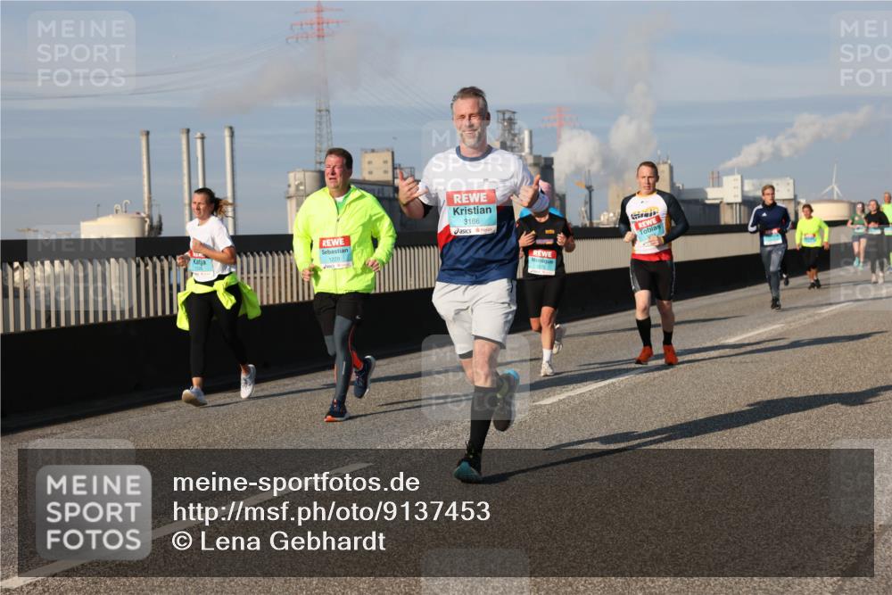 03.10.2025 - Köhlbrandbrückenlauf Lena Gebhardt http://msf.ph/oto/9137453 03.10.2025 09:55:18 Position 2 1220, 3166, 1272 meine-sportfotos.de