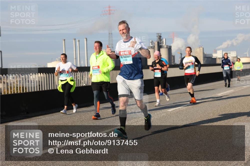 03.10.2025 - Köhlbrandbrückenlauf Lena Gebhardt http://msf.ph/oto/9137455 03.10.2025 09:55:19 Position 2 3166, 1220 meine-sportfotos.de