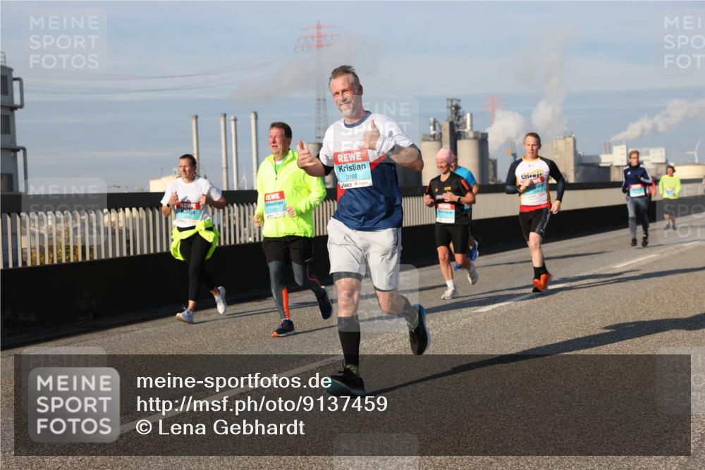 03.10.2025 - Köhlbrandbrückenlauf Lena Gebhardt http://msf.ph/oto/9137459 03.10.2025 09:55:19 Position 2 1220, 3166 meine-sportfotos.de
