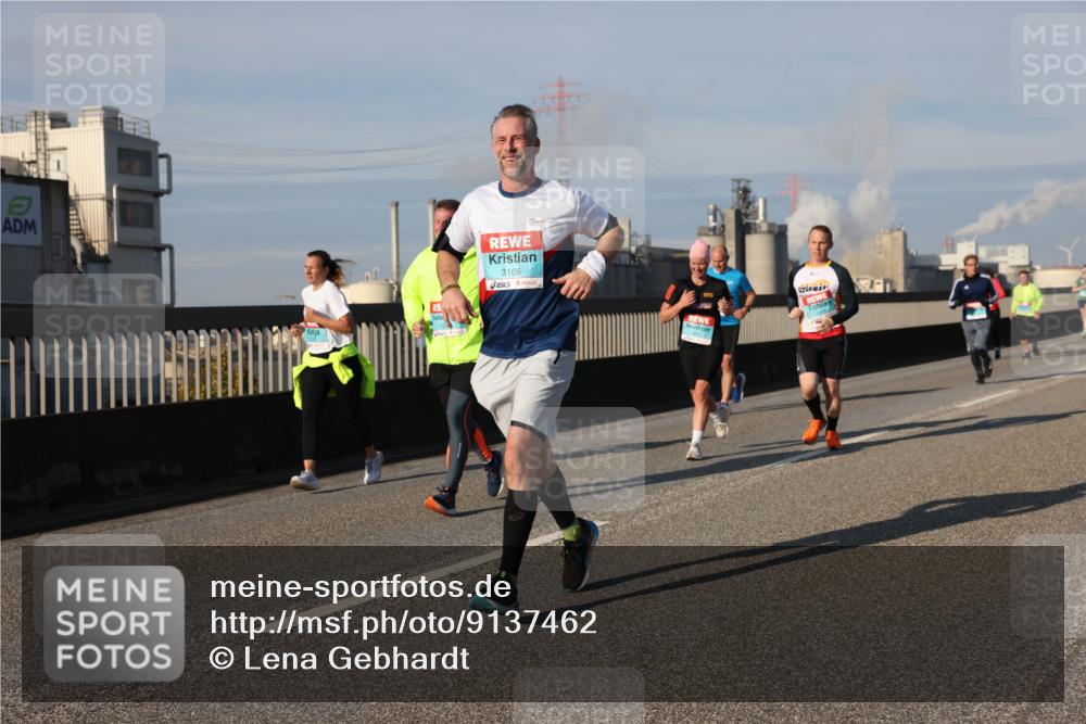 03.10.2025 - Köhlbrandbrückenlauf Lena Gebhardt http://msf.ph/oto/9137462 03.10.2025 09:55:19 Position 2 3166 meine-sportfotos.de