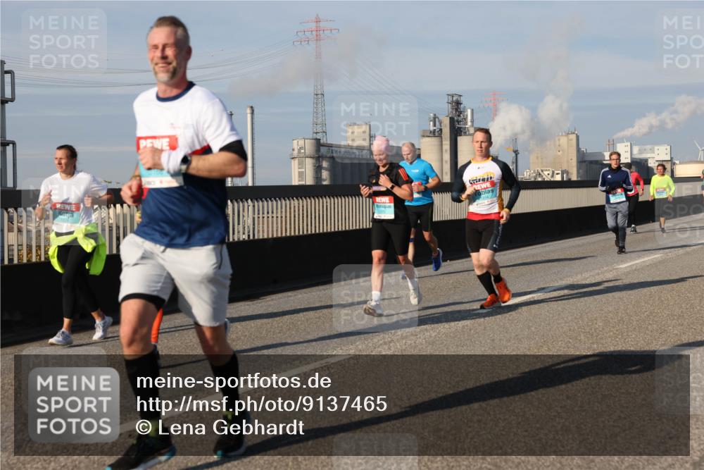 03.10.2025 - Köhlbrandbrückenlauf Lena Gebhardt http://msf.ph/oto/9137465 03.10.2025 09:55:19 Position 2 1272, 314 meine-sportfotos.de