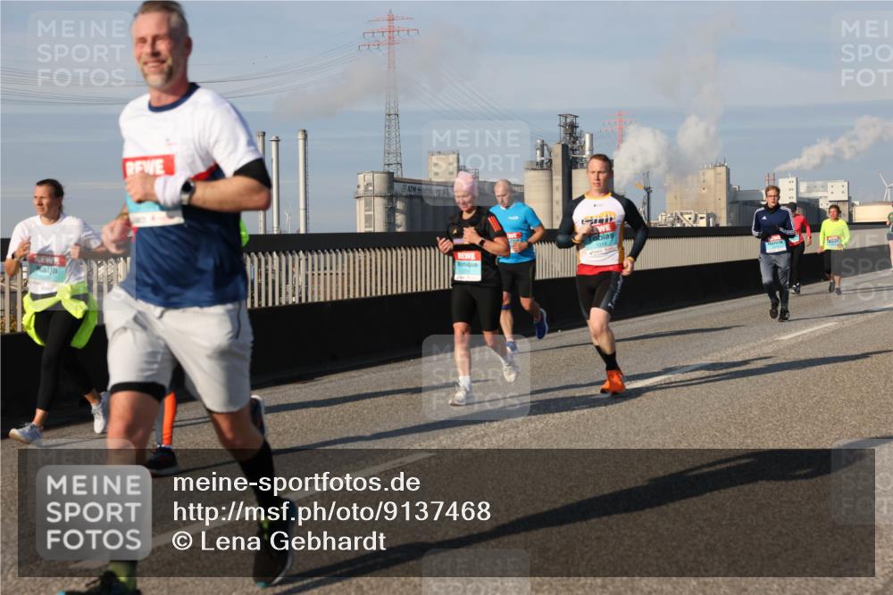 03.10.2025 - Köhlbrandbrückenlauf Lena Gebhardt http://msf.ph/oto/9137468 03.10.2025 09:55:19 Position 2 1272, 1314 meine-sportfotos.de