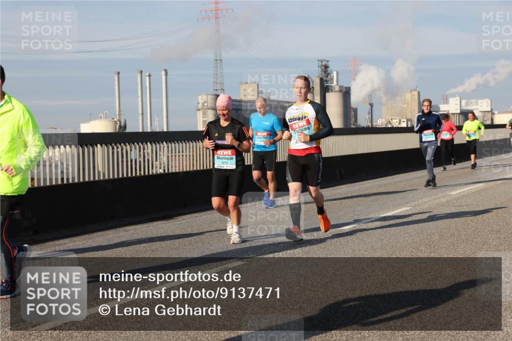 03.10.2025 - Köhlbrandbrückenlauf Lena Gebhardt http://msf.ph/oto/9137471 03.10.2025 09:55:20 Position 2 1272 meine-sportfotos.de