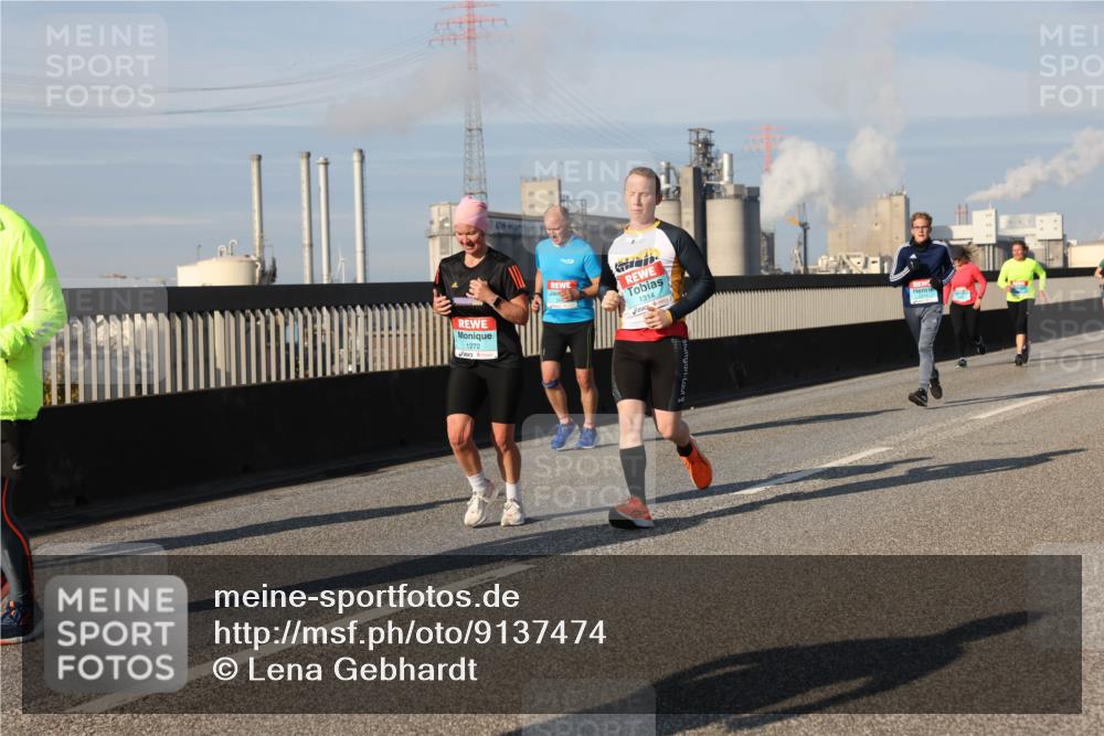03.10.2025 - Köhlbrandbrückenlauf Lena Gebhardt http://msf.ph/oto/9137474 03.10.2025 09:55:20 Position 2 1272, 1314 meine-sportfotos.de