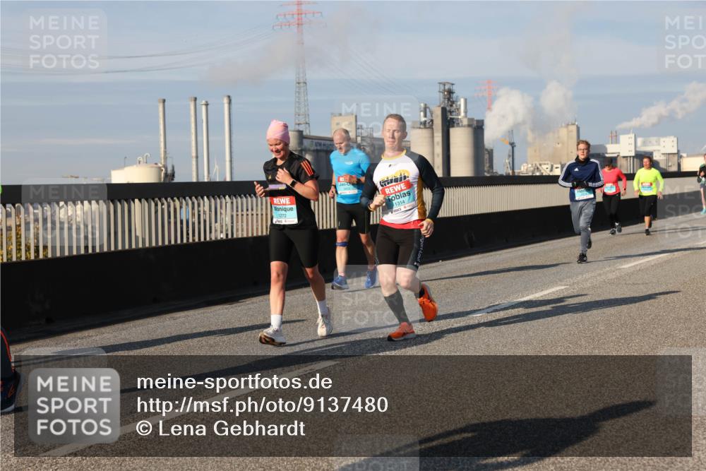 03.10.2025 - Köhlbrandbrückenlauf Lena Gebhardt http://msf.ph/oto/9137480 03.10.2025 09:55:20 Position 2 1272, 1314 meine-sportfotos.de
