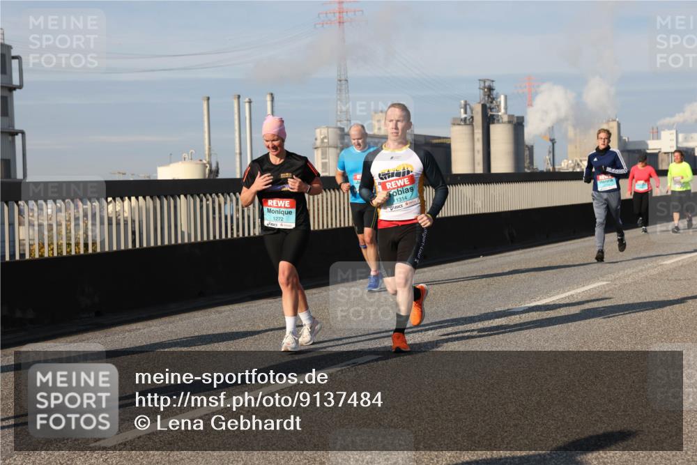 03.10.2025 - Köhlbrandbrückenlauf Lena Gebhardt http://msf.ph/oto/9137484 03.10.2025 09:55:20 Position 2 1272, 1314 meine-sportfotos.de