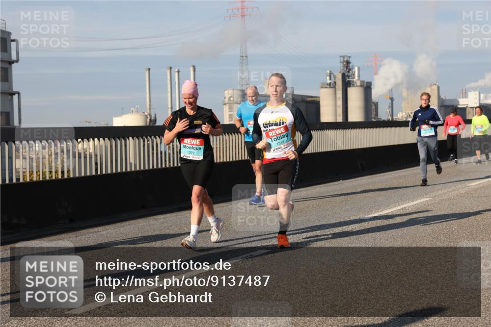 03.10.2025 - Köhlbrandbrückenlauf Lena Gebhardt http://msf.ph/oto/9137487 03.10.2025 09:55:20 Position 2 1272, 1314 meine-sportfotos.de