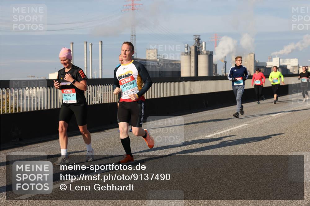 03.10.2025 - Köhlbrandbrückenlauf Lena Gebhardt http://msf.ph/oto/9137490 03.10.2025 09:55:21 Position 2 1272, 1314 meine-sportfotos.de
