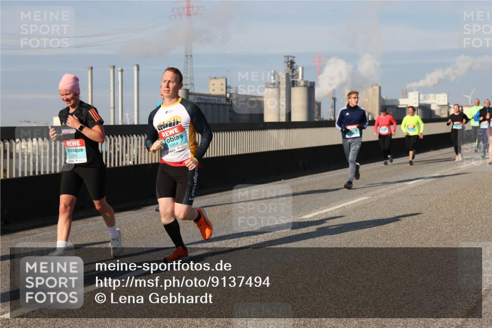 03.10.2025 - Köhlbrandbrückenlauf Lena Gebhardt http://msf.ph/oto/9137494 03.10.2025 09:55:21 Position 2 1272, 1314 meine-sportfotos.de